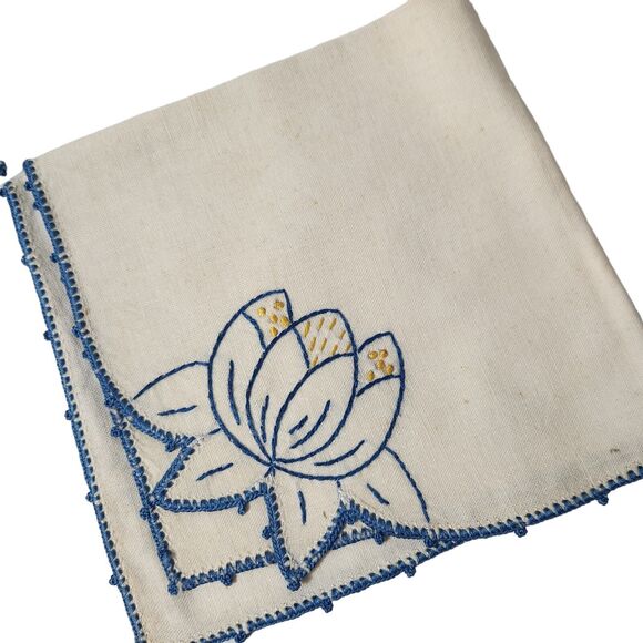 VTG 1970 EMBROIDERED NAPKIN SET 4 LOTUS FLOWER BLUE YELLOW HANKIE BRIDAL LINEN - Picture 6 of 7